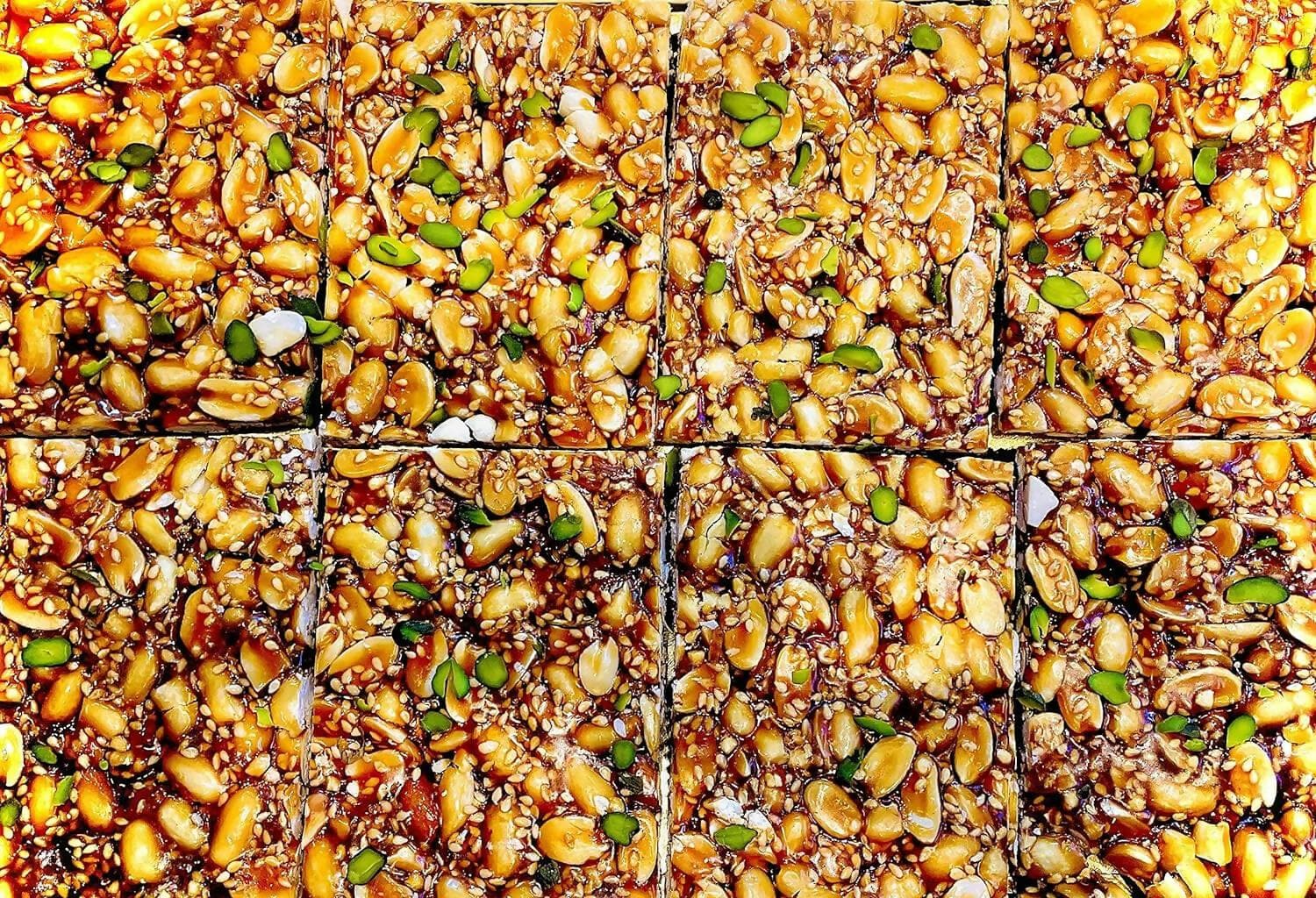 HANUMAN SAHU GAJAK UDYOG Crunchy Double Mazza Peanut Chikki with Seasame Seeds , jeggery (350gm) - HalfPe