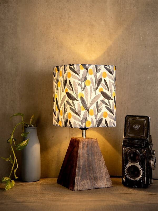 Pyramid Leafy Print Lamp - HalfPe