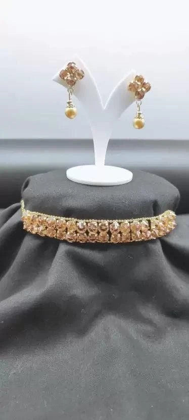 Alloy gold jewelry set with pearls hangings | MANATH - halfpeapp