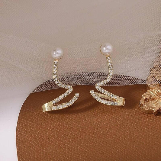 Pinapes Zig Zag Pearl Alloy Plug Earrings - HalfPe