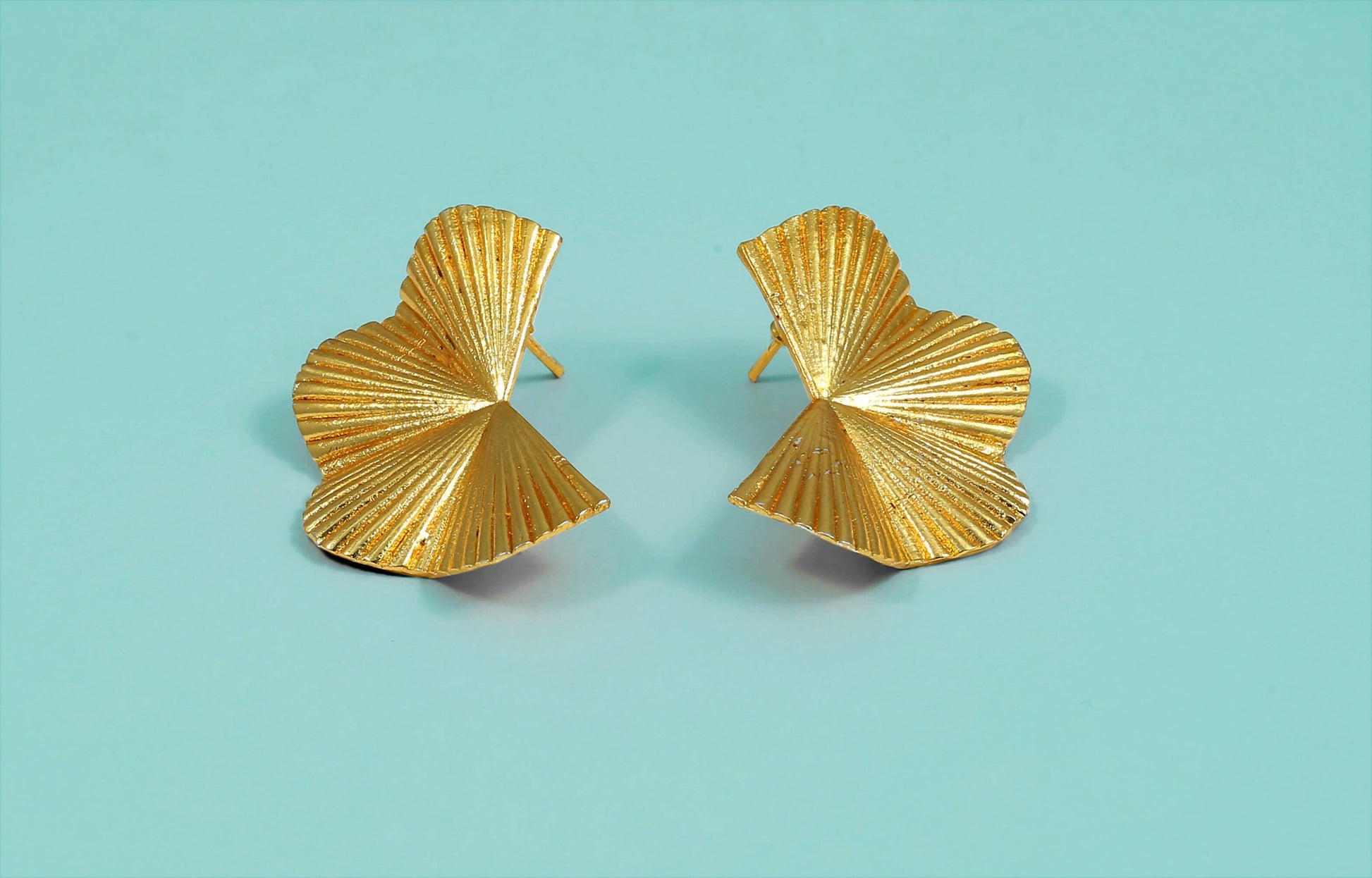 DESINGER GOLDEN EARRINGS (Set of 2) - HalfPe