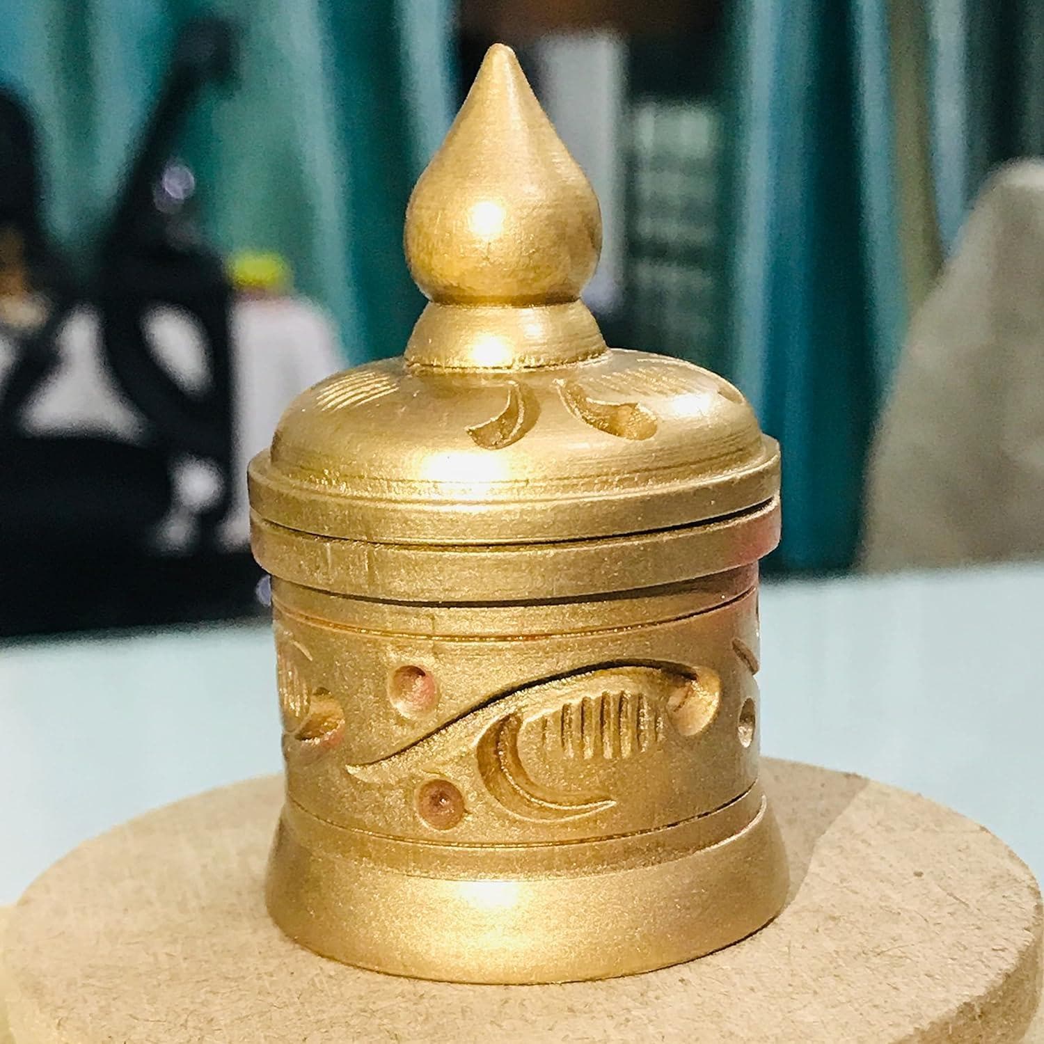 Santarms fancy sindoor box for gift with tilak stick (gold) - halfpeapp