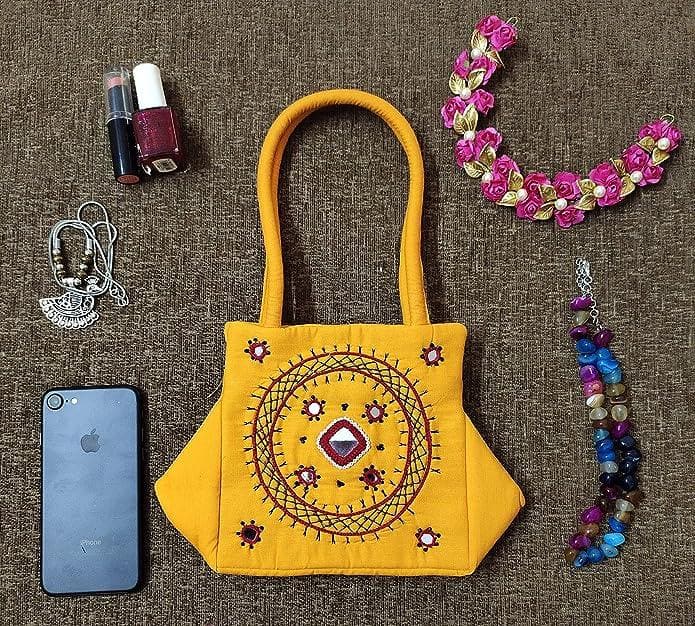 Traditional Ladies Handbag (yellow) - halfpeapp